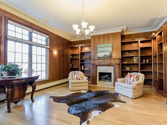 5th image of 550 W Brown St APT 3