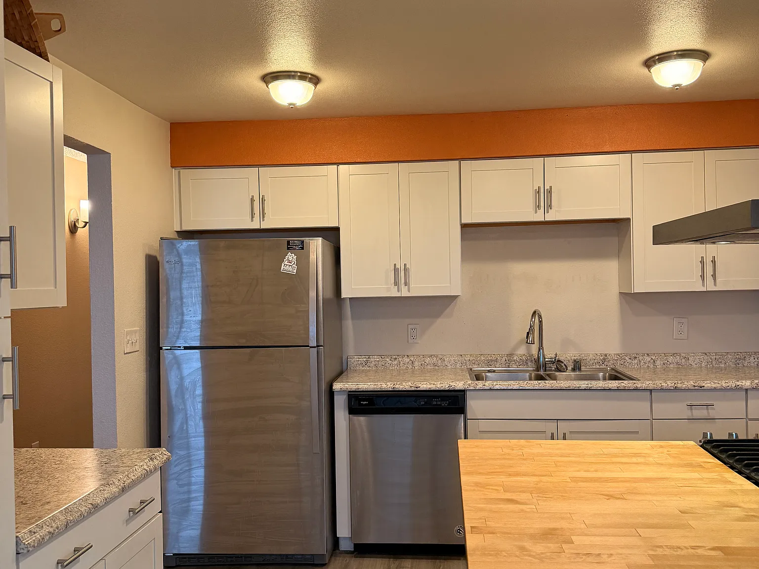 3 bed, 1000 sqft, $2,200 — Photo 3