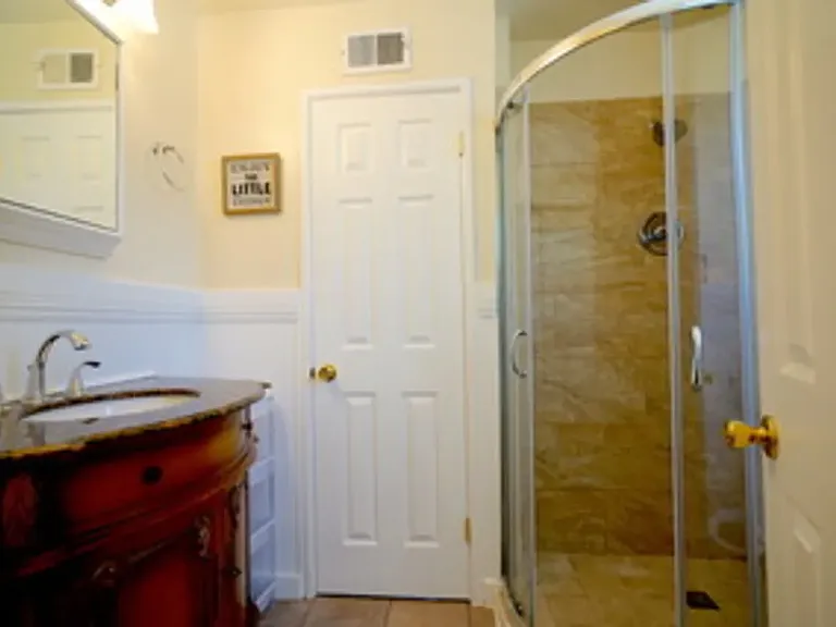 342 E Oakwood Blvd — Photo 9