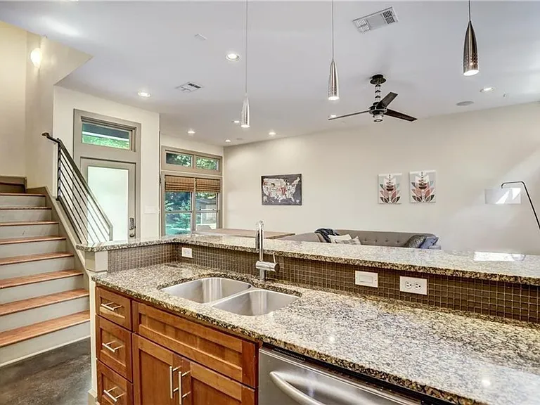 602 W North Loop Blvd — Photo 12