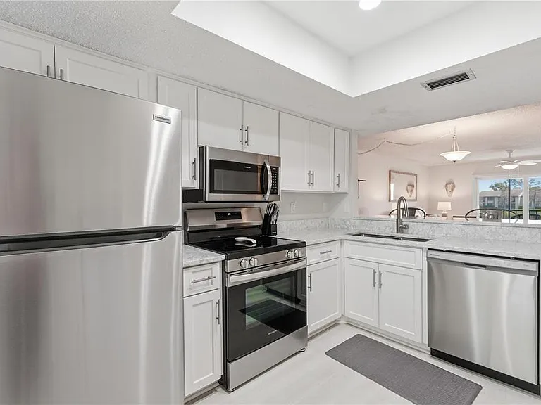 240 Cypress Ln #240 — Photo 11