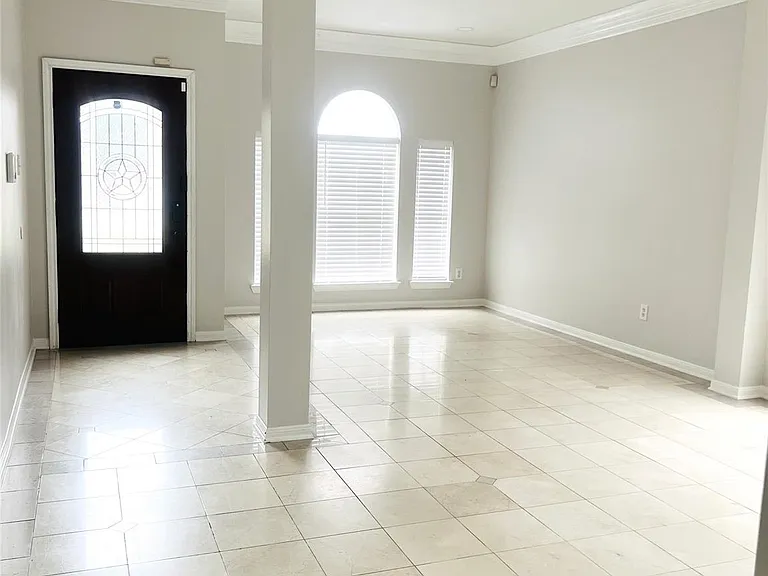 8511 Nashwood Ct — Photo 4