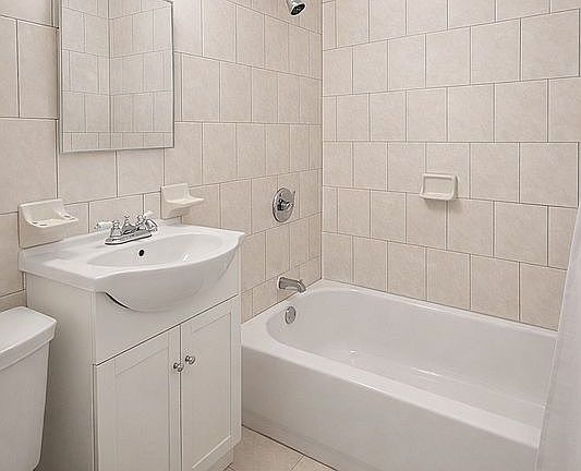 4th image of 152 E 35th St APT 6D