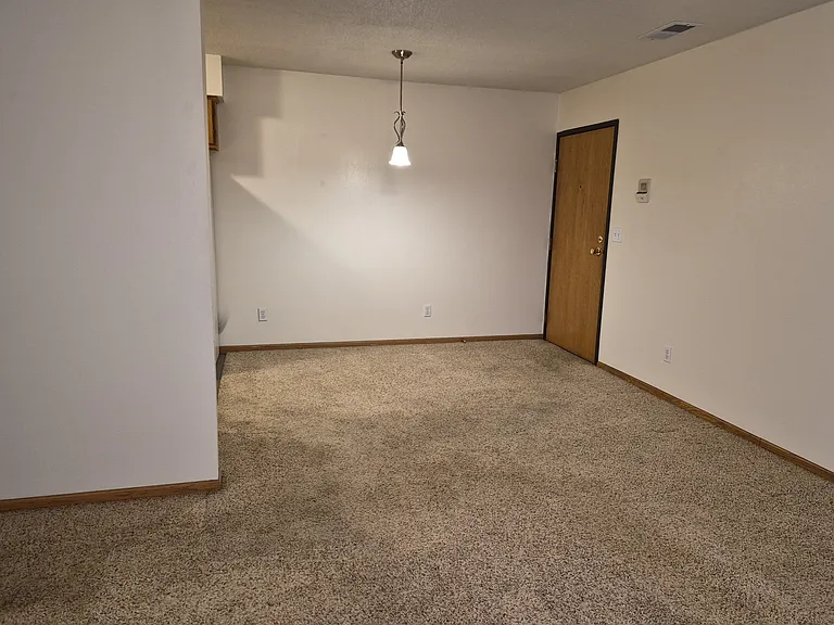 3507 Queen Dr - 7 — Photo 8