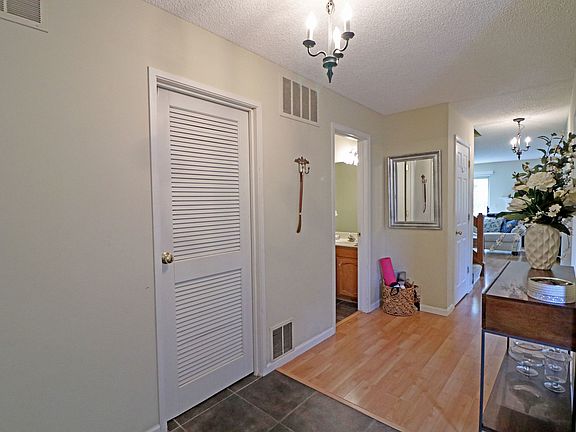 3rd image of 530 Happfield Dr