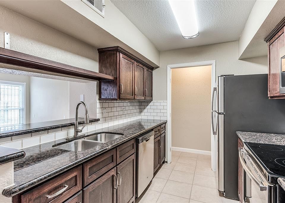 1st image of 10912 Gulf Fwy APT 60