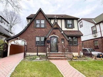 3353 172nd St, Flushing, NY, 11358