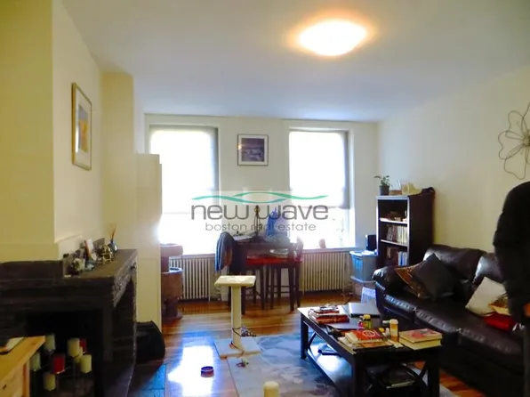255 Newbury St APT 2R, Boston, MA 02116