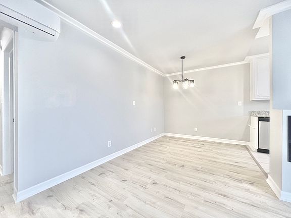 3rd image of 11926 Dorothy St APT 7