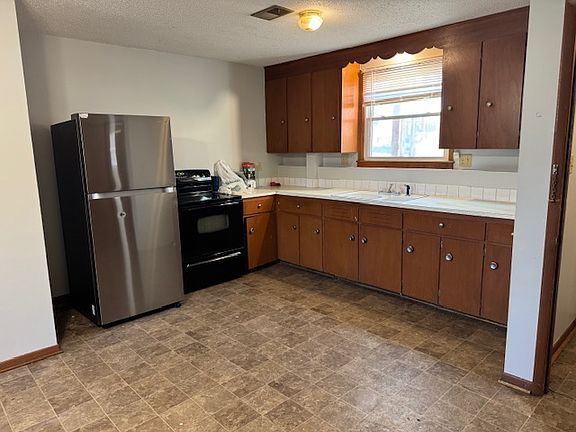 3rd image of 483 Fairview Dr #1
