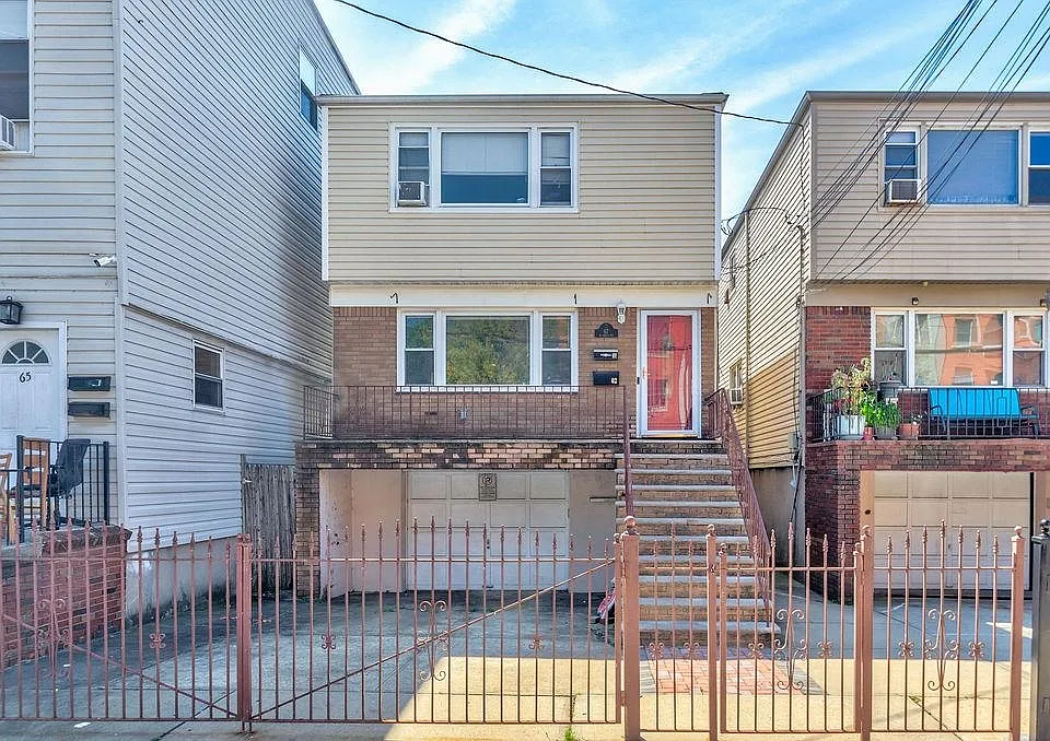 67 Saint Pauls Ave #1