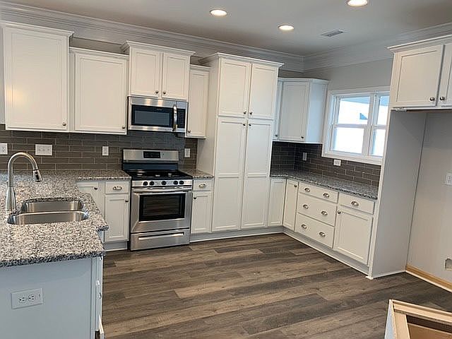 2nd image of 1137 Russet Ln