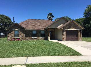 1016 Michelle Dr, Angleton, TX 77515