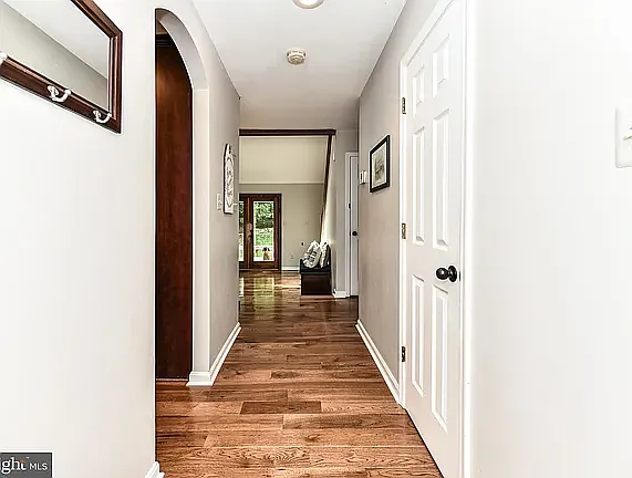 7910 Oak Hollow Ln — Photo 8
