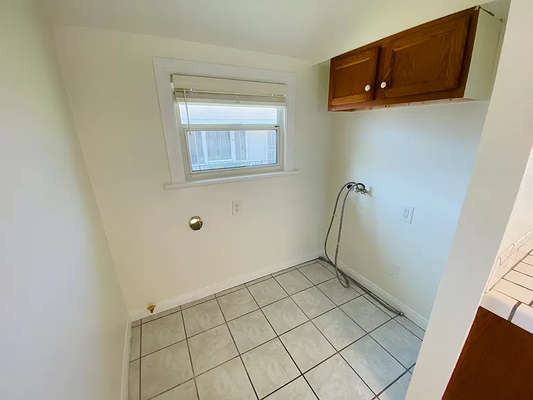 1318 Madrid Ave — Photo 7