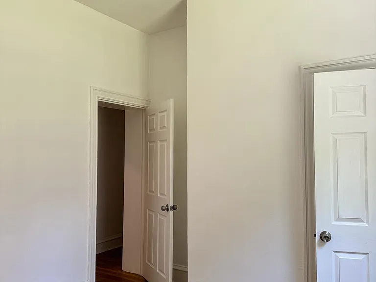 150 W Washington Ln #1A — Photo 7