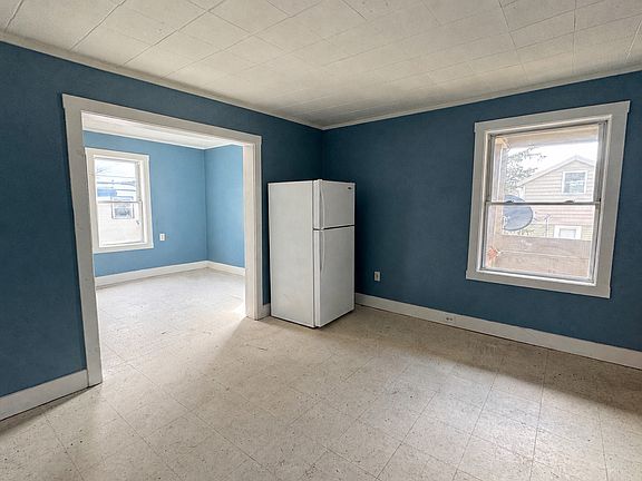 4th image of 7 West Ln #3C