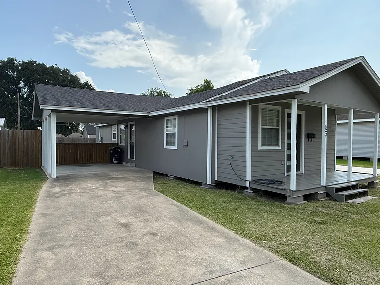 422 Avenue D — Photo 2