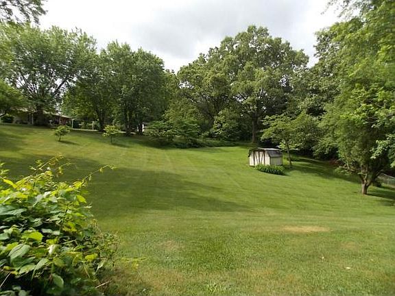 4th image of 386 Brookwood Cir