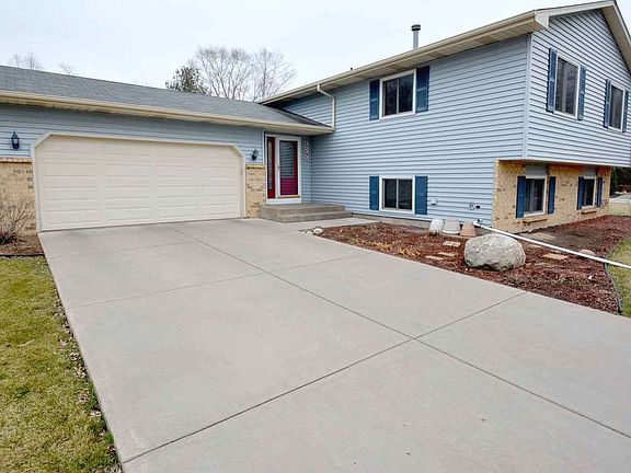 2nd image of 3273 Hamlet Dr