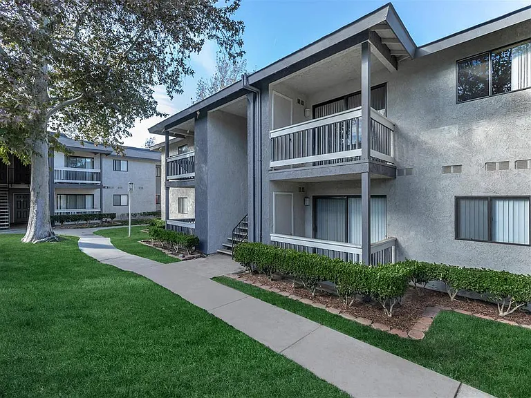 Montecito Apartments — Photo 11