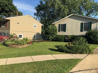 5014 44th Avenue Ct, Moline, IL 61265