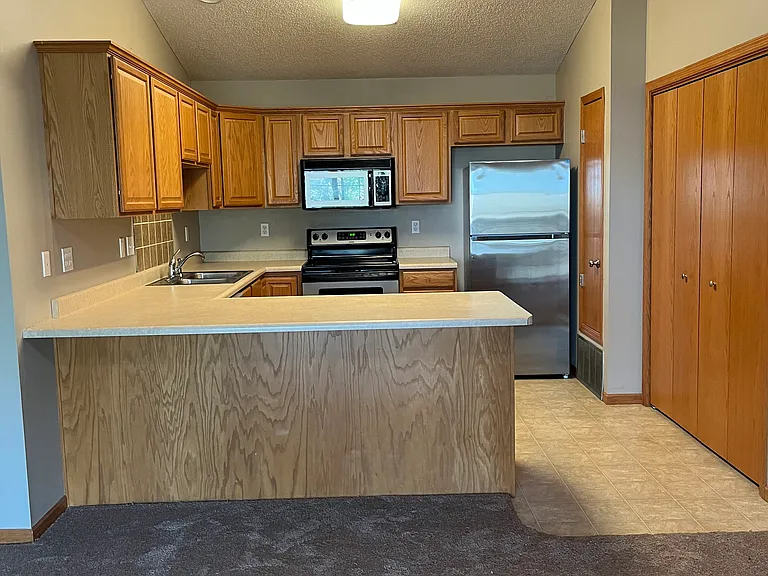 90 E Jefferson St #8 — Photo 10