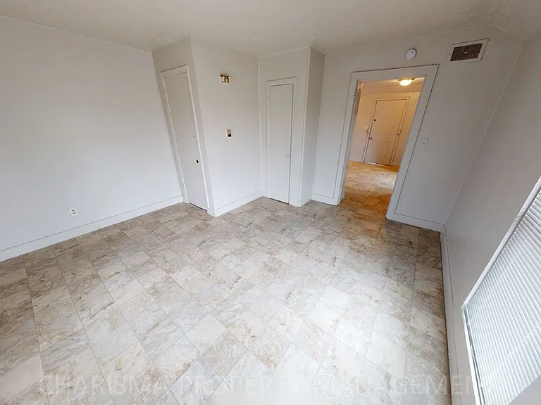 817 W 11th St #4 — Photo 10