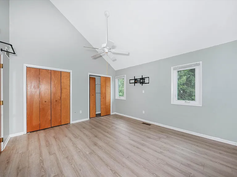 8 Foxtail Ct — Photo 31