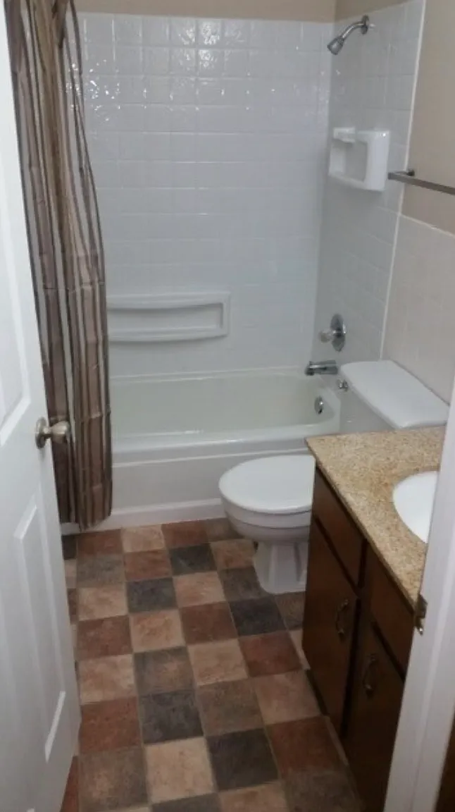 2 bed, 700 sqft, $750 — Photo 3