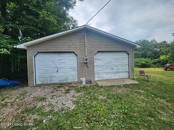 2nd image of 365 Sandy Ln
