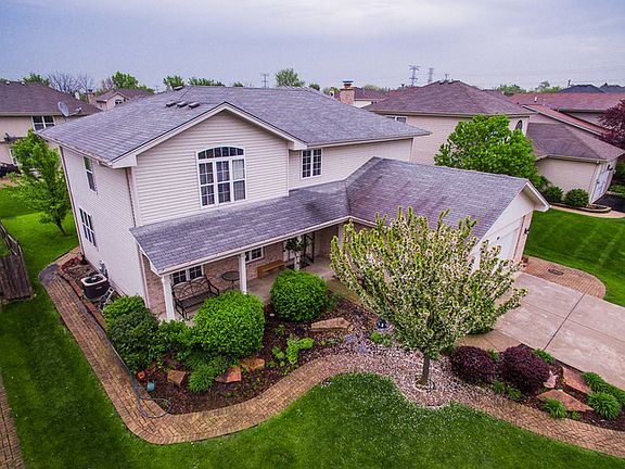 3rd image of 1033 Greenbriar Dr