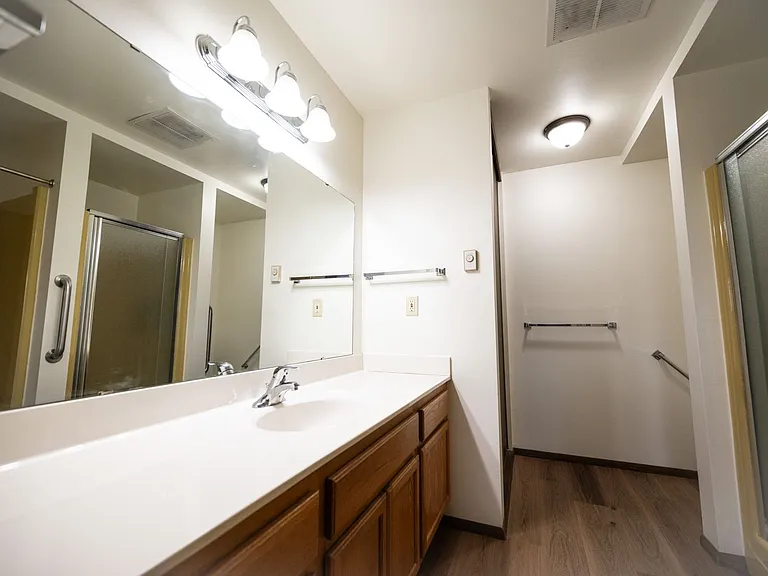 Freedom Ring Apartments — Photo 33