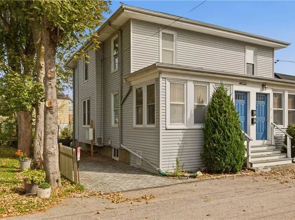 8 Warner Pl, Newport, RI