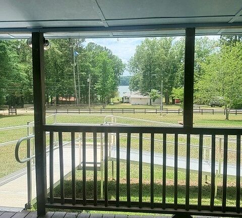 3rd image of 1700 Arrowhead Rd
