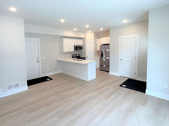 2nd image of 2116 Sherwood Ave