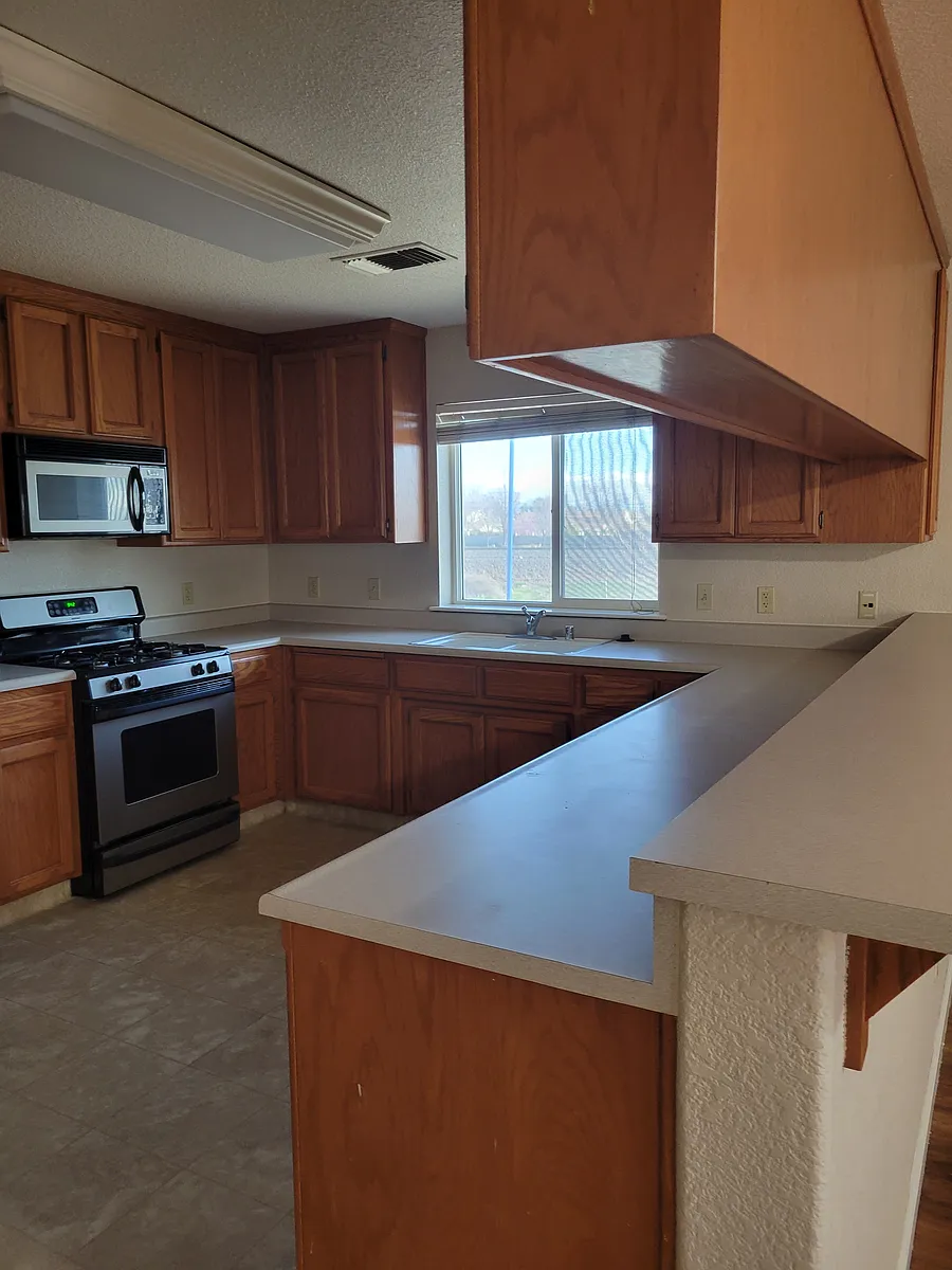 Building Photo - 5600 Lindhurst Ave #1