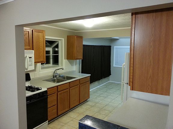 3rd image of 26084 Groveland St