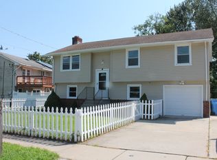 105 Cardo Rd, Hamden, CT 06517