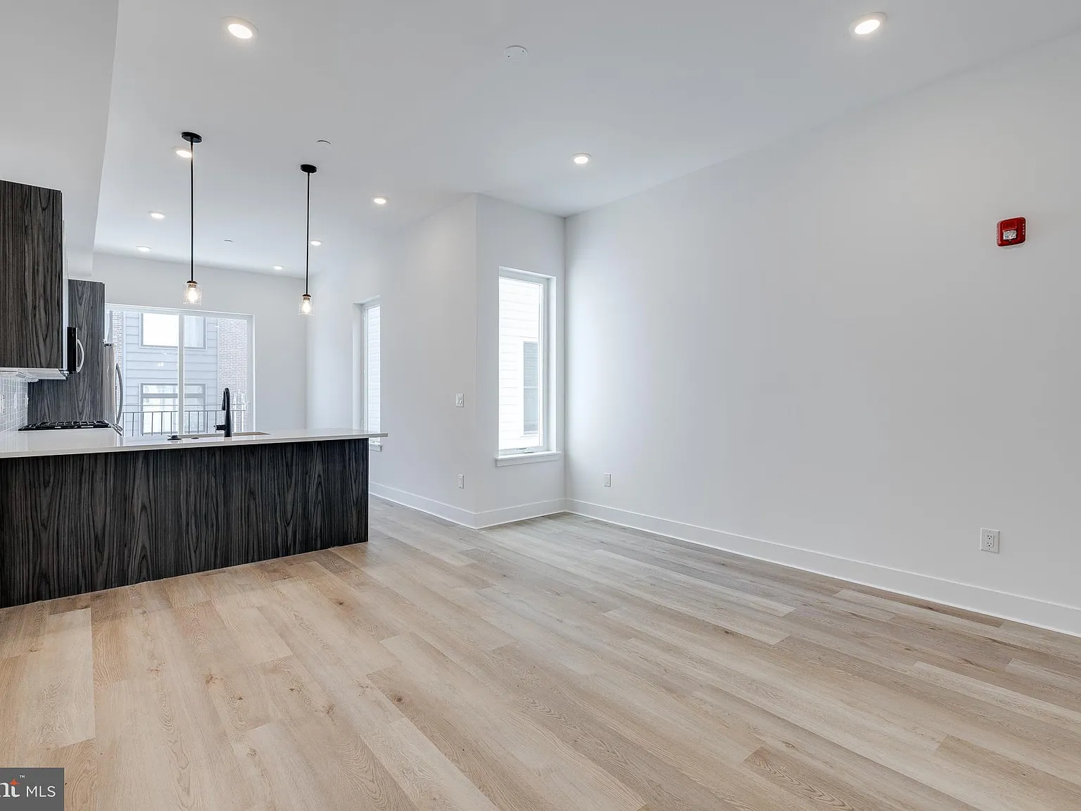 2 bed, 2.0 bath, 1000 sqft, $2,000 — Photo 1