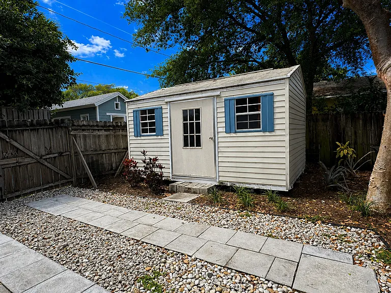 221 S M St — Photo 21