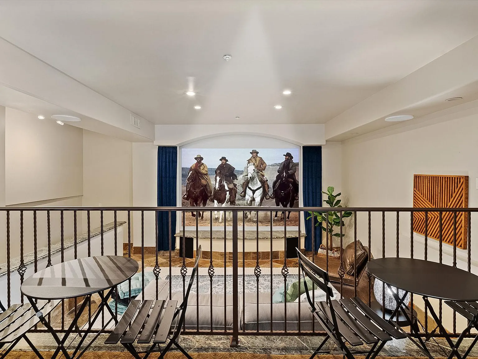 6 bed, 7200 sqft, $24,000 — Photo 3