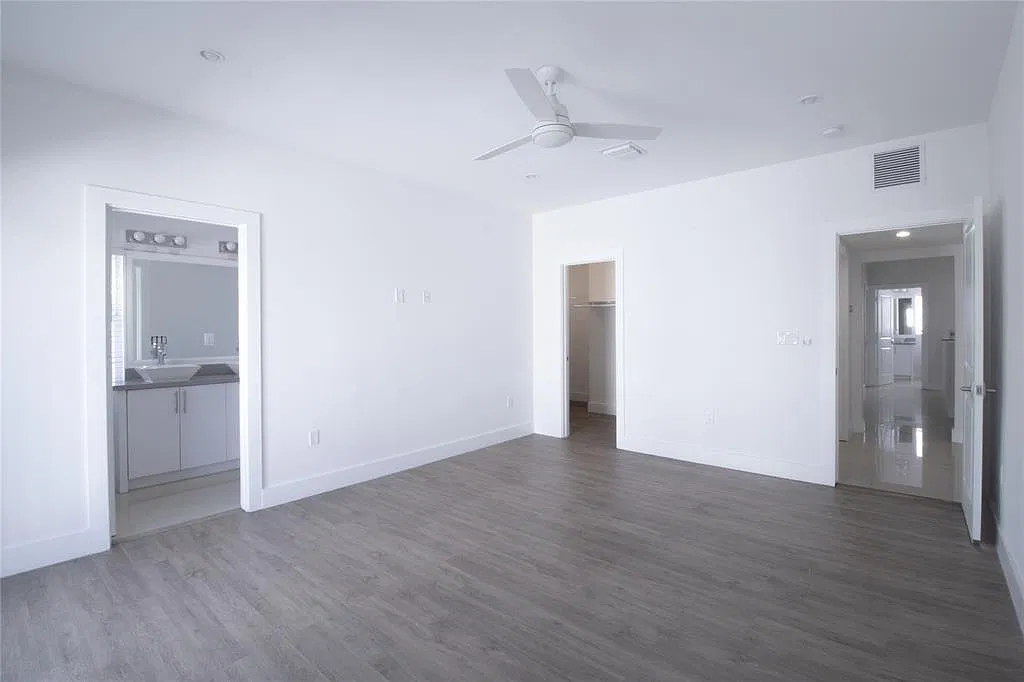 436 SE 16th Street - 1 — Photo 4