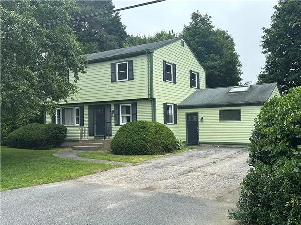 65 Lambert St, Narragansett, RI 02882