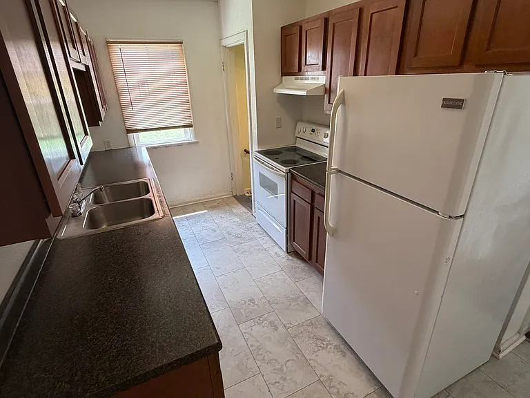 122 W 10th St N #1 — Photo 3