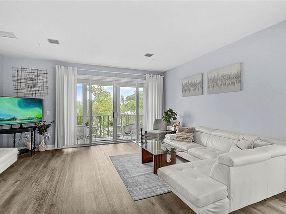 3rd image of 508 FOREST WAY #508