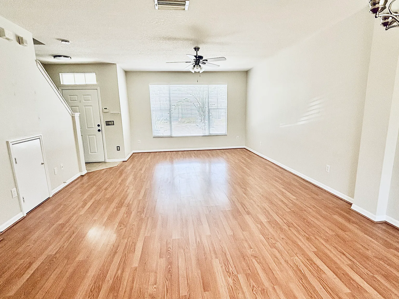 2 bed, 1.5 bath, 1252 sqft, $1,850 — Photo 2