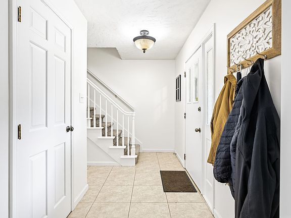 5th image of 1720 Ridge Hill Ln Unit 1