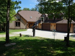 26 Gilleland Ln, Hopwood, PA 15445