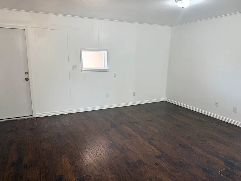 918 Roberts St — Photo 28